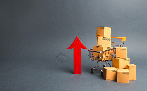 有纸板箱和红色向上箭头的购物车 增长批发和零售 消费者信心改善 经济增长 商品价格上涨 通货膨胀 产品受欢迎程度的增长图片