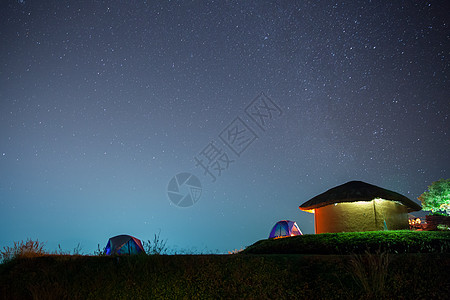 夜间带露营帐篷的银河和星星面板旅游月亮阳光小屋天文学蓝色天堂活力营火图片