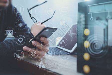 商务人士手使用智能手机 移动支付在线 shopp电子商务银行业安全全世界服务技术营销商业购物人士图片