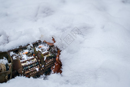 旧的tv调制器频道选择器 雪中有苔图片