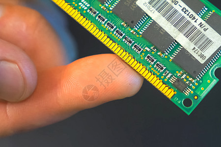 电脑内存 内存木板工作服务技术磁盘芯片工程师绿色螺丝刀维修字节图片