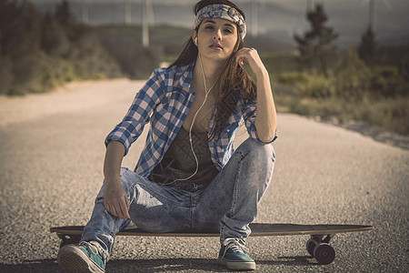 斯卡特女孩拉丁运动街道木板黑发闲暇长板滑板青年太阳镜图片