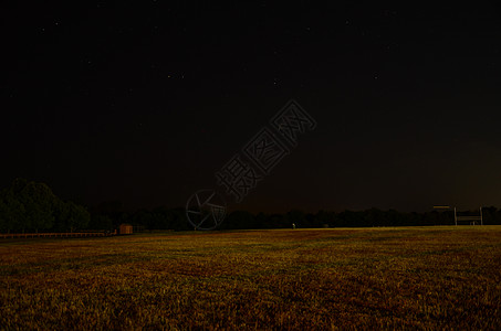 与来自美国弗吉尼亚州的星星一起在夜空中新西雅特草地场地天文学科学观星彗尾新智天文星座天空图片