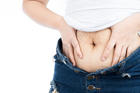胖女人拿着过多的脂肪腹部 超重的脂肪腹部在白色背景下被隔离 饮食生活方式 减肥 胃肌 健康理念烧伤组织肚子检查女士身体尺寸女性腰图片
