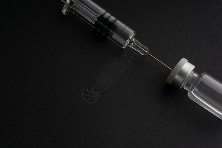 黑背景的闭合注射器和小瓶液体药理胰岛素糖尿病药品抗生素科学免疫治疗注射图片