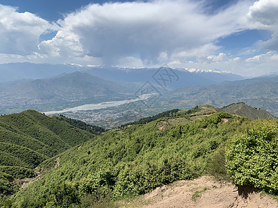 从山到河谷的风景爬坡阳光季节顶峰土地公园蓝色石头场地天空图片