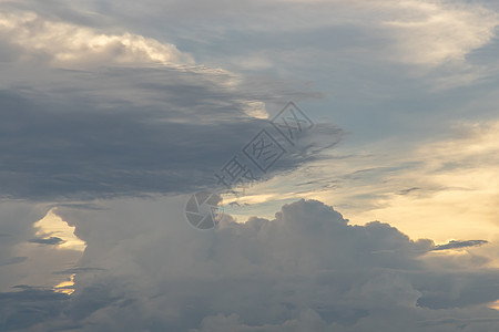 美丽的蓝色天空 有云背景 Sky云 Sky天空和c日落太阳气氛生活动机风暴气候阳光幸福天气图片