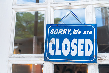 表示抱歉的牌子 我们关门了 挂在门上的生意玻璃窗户木头木板商业餐厅横幅广告零售咖啡店图片