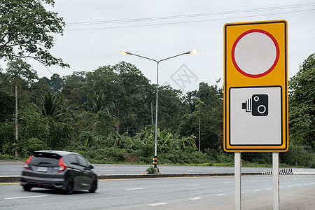 交通标志显示 空速限制和速度摄像头标志图片
