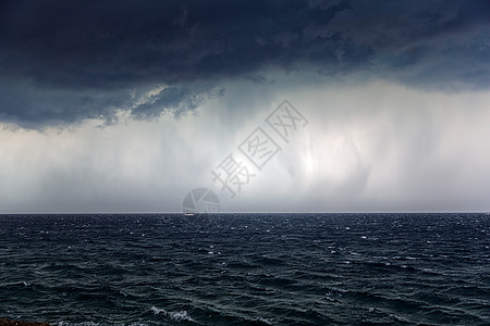 海面上的大风暴照片自然灾害海洋震惊气候闪电暴雨雨滴雷雨活力气象图片