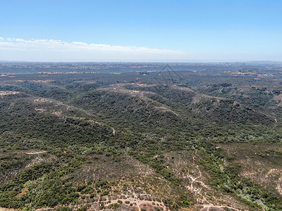 夏季峡谷保护区的空中观察沙漠天空游泳溪流家庭岩石风景土地小路生态图片
