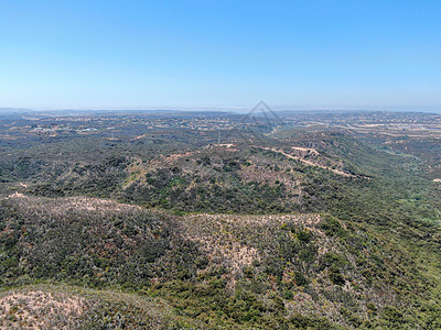 夏季峡谷保护区的空中观察天空岩石游泳场地远足生态小路风景溪流瀑布图片