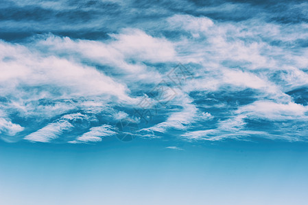 云在天空中天堂云景天气阳光多云晴天白色背景空气图片