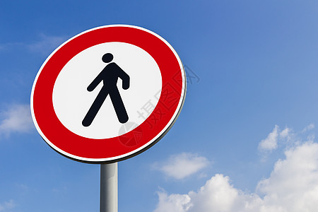 无行人过路标志危险交通安全小路天空白色风险标签圆形警告图片