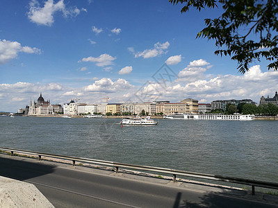 从布达一侧对布达佩斯的全景图片