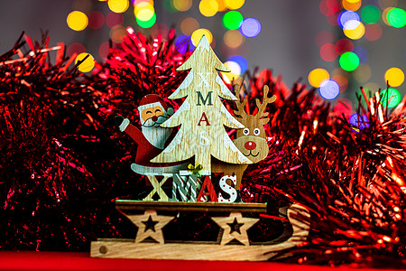 小作文以丰富多彩的圣诞作品组成的装饰品和首饰是风格花环庆典圣诞礼物背景饰品彩灯假期季节圣诞背景
