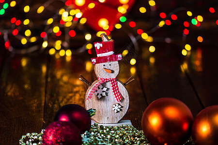 以丰富多彩的圣诞作品组成的装饰品和首饰是圣诞礼物假期背景季节庆典圣诞卡片装饰彩灯花环图片