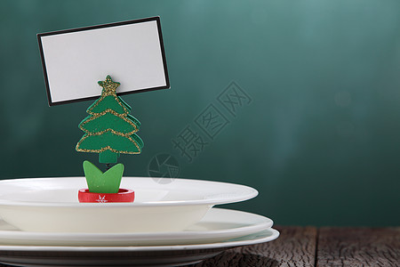 圣诞树上的空白卡笔记桌子空白装饰手工盘子传统风格持有者庆典图片