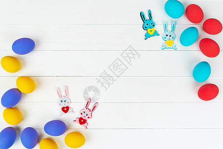 复活节日小兔子 小兔子和装饰鸡蛋传统微笑卡片宠物假期木头篮子礼物兔子紫色图片