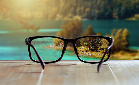 提高视觉从模糊到清晰的眼镜手术处方医生远见眼睛人士屈光度视力眼科太阳图片