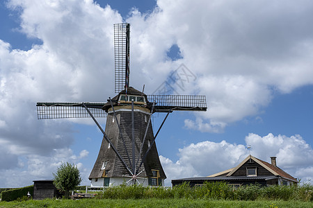 荷兰运河附近传统杜奇风力车 荷兰蓝色场景农村运河旅游旅行天空日落农场历史图片