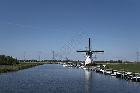 在著名的旅游景点 荷兰农村因风车而滑坡运河游客活力场地文化风景建筑学历史天空日落图片