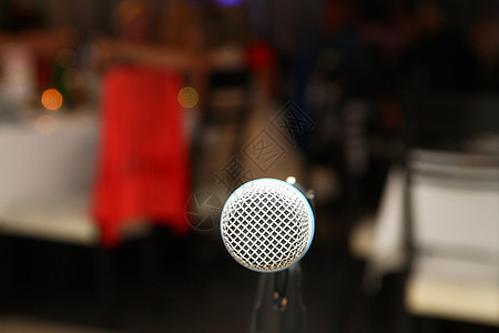 舞台上唱歌音乐麦克风居住派对流行音乐演讲技术嗓音收音机观众合金工作室图片