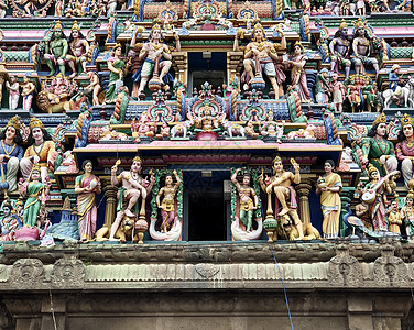 泰米尔纳德邦古神庙的 gopuram 中保存着印度教神的雕像 印度教寺庙塔顶有上帝雕塑图片