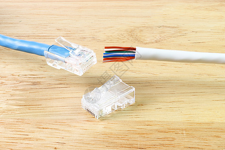 RJ45 配有电缆供使用的RJ45电脑电线局域网力量金属数据技术网络速度工作图片
