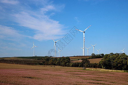 使用风力涡轮机的替代能源 绿色生态发电能的生产技术发电机资源气候创新场地农场天空车站风车图片