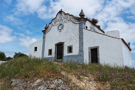 葡萄牙典型的白色国家住房 白种别墅建筑学房子花园花朵建筑风景天空村庄绿色植物农村图片