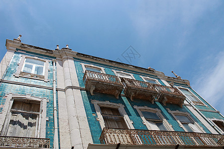 里斯本的古老多彩和繁华的外墙建筑学金属路灯窗户房地产历史性城市生活单板传统场景图片