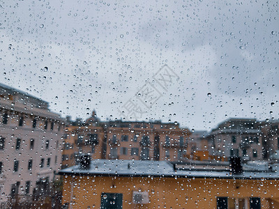 雨滴蓝色玻璃反射气泡环境水滴液体波纹窗户水分图片