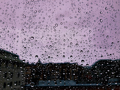 雨滴水滴蓝色流动反射窗户波纹环境液体天气气泡图片