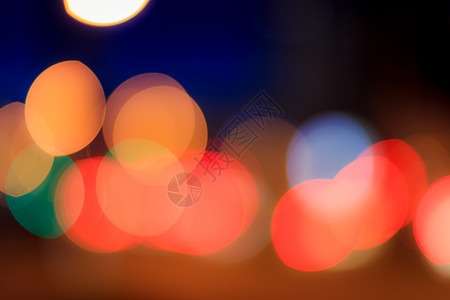 夜间汽车灯和灯灯灯的模糊灯光c头灯夜生活场景街道城市耀斑路灯运动运输景观图片