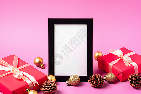 带有空图片框的圣诞节最低构成最小卡片新年假期邀请函空间礼物框架装饰品锥体松树图片