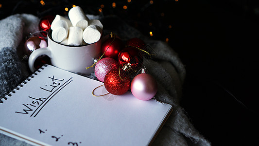 圣诞背景 有希望名单 咖啡杯加棉花糖木板早餐心愿杯子假期庆典可可礼物花环作品图片