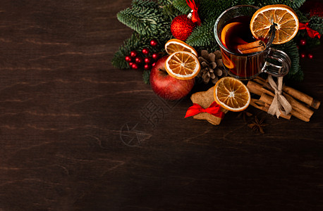 圣诞节的混合葡萄酒饮料装饰肉桂新年酒精香料烈酒假期风格玻璃图片