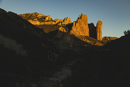 日落时分的马洛斯德里格罗斯山脉 比利牛斯山前 西班牙阿拉贡农村岩石远足天堂橙子悬崖企业集团峭壁旅游宽慰图片