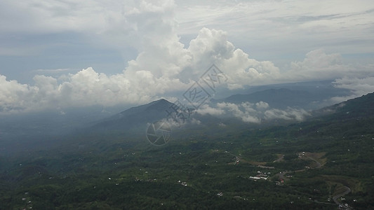 印度尼西亚Buyan湖和Bedugul村的空中无人驾驶飞机飞行旅游建筑天空建筑学旅行顶峰场地热带小路高尔夫球图片