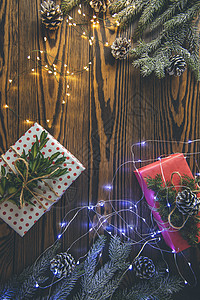 圣诞节背景 礼物盒包在假日纸上贴满图片