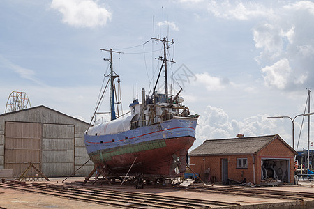 丹麦Hunddested的干旱码头海军海岸村庄港口工作木头钓鱼船坞血管维修图片