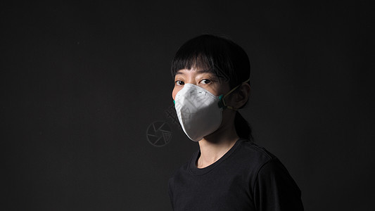 在Corona病毒隔离状况下 身戴黑色背景面具的亚洲女孩工作室流感卫生医院感染手术保健医生药品疾病图片