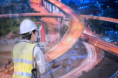 双曝光施工工程师检查新高速公路基础设施建设工地的交通项目 照片概念工作图片