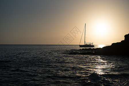 西班牙富尔蒂芬图拉岛大西洋大西洋日落时的船血管地平线海滩荒野运输海浪海岸游艇旅游生态图片