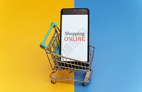 有智能手机的购物车 在线购物概念技术网上购物零售篮子蓝色命令网络大车消费者顾客图片