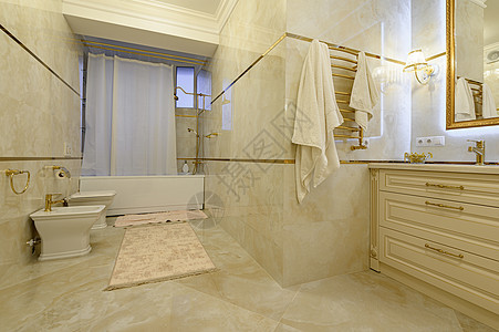 现代豪华米盘和金色洗手间金子石头座位奢华房间浴缸玻璃窗户窗帘淋浴图片