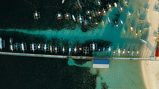 有船在海上的码头 空中观察 卢纳将军 西加奥岛海滩旅游热带环境海洋理念景观游艇运输海岸图片