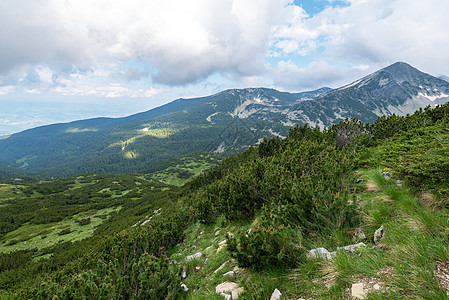 与穆拉托夫峰和山河的惊人景观风景旅游路线溪流森林储备假期生物衬套踪迹图片