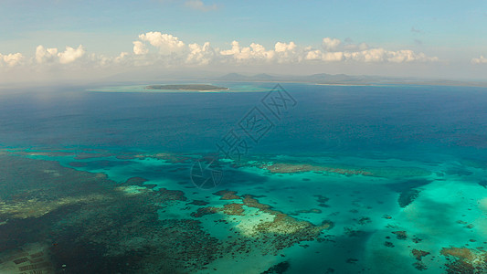 海浪礁石环礁湖和热带岛屿的热带景观 菲律宾巴拉巴茨 帕拉万背景